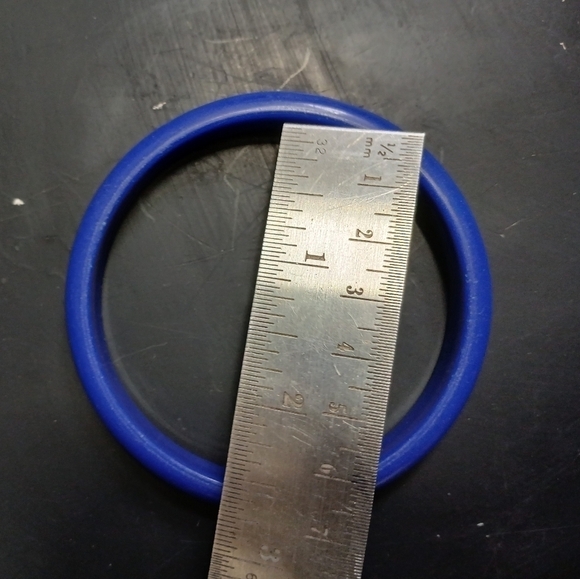 Dark blue plastic bangle bracelet - Picture 3 of 3